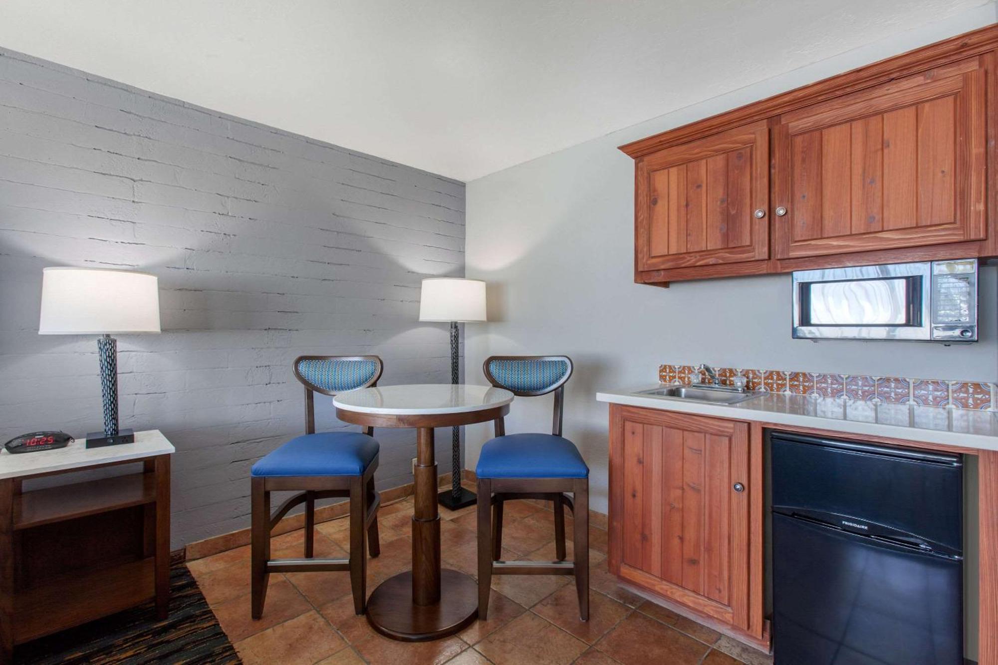 La Posada Lodge & Casitas, Ascend Hotel Collection Casas Adobes Extérieur photo